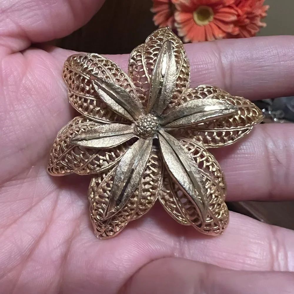 BSK Filigree Brooch- 1950s Fashion- Flower Pin Gold